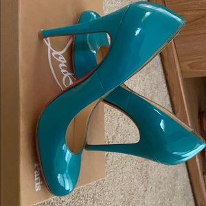 Louboutin Ron Ron 100 Patent Pump in colour “Jade”